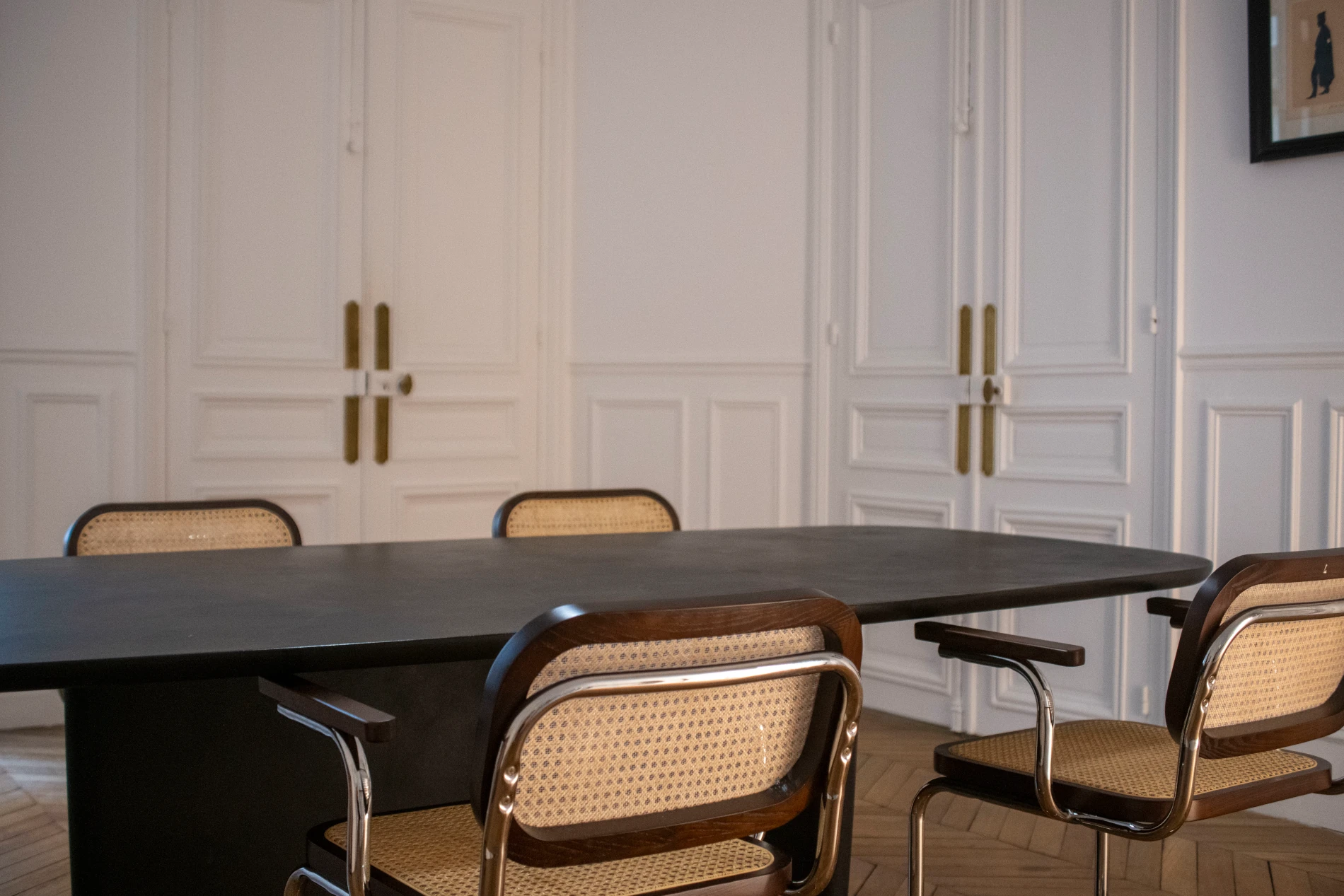 Salle d’audience et détail artistique